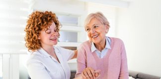 SE REQUIERE CUIDADORA O CUIDADOR DE LUNES A VIERNES EN HORARIO PARTIDO, INCORPORACIÓN INMEDIATA caregiver senior woman home care cuidadora domiciliaria empleo de cuidadora de adulto mayor gerocultora