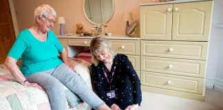SE REQUIERE CUIDADORAS Y/O CUIDADORES, PARA DESEMPEÑARSE EN TAREAS DE CUIDADO DE PACIENTES MAYORES cuidadora domiciliaria home caregiver cuidadora externa cuidadora cama afuera