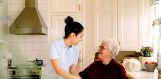 SE REQUIERE CUIDADORAS/ES DOMICILIARIOS PARA CUBRIR GUARDIAS TIEMPO COMPLETO, MEDIO TIEMPO (TURNOS DE 4 A 12 HS) elderly woman female caregiver home care cuidadora domiciliaria