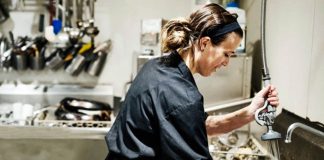 BUSCAMOS BACHERO/A PEÓN DE LIMPIEZA, LAVACOPAS JORNADA COMPLETA, AMBOS TURNOS DISPONIBLES lavaplatos personal de limpieza para restaurante cleaning staff for restaurant dishwasher