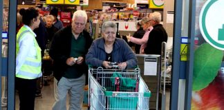 SE REQUIERE VIGILADORA Y/O VIGILADOR PARA SUPERMERCADO. JORNADA DE 6HS, 2 TURNO DISPONIBLES female watchdog for supermarket vigilante femenino para supermercado vigiladora watchman vigiladores