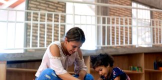 ESTAMOS SELECCIONANDO NIÑERA PARA CASA DE FAMILIA, JORNADA DE LUNES A VIERNES DE 12 A 19HS part time babysitter cuidadora de niños canguro niñera medio tiempo niñera externa nanny niñera con retiro