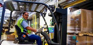 SE SOLICITA PERSONAL DE ALMACÉN, PARA TAREAS GENERALES, INCLUIDA LA CARGA Y DESCARGA DE CONTENEDORES warehouse operator staff to store loading and unloading mozo de almacen operario de montacargas