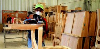 ESTAMOS EN LA BUSQUEDA DE CARPINTERO CON DISPONIBILIDAD INMEDIATA PARA TRABAJAR JORNADA COMPLETA carpintero ebanista carpenter cabinetmaker personal masculino para carpinteria de muebles a medida