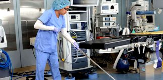 SE NECESITA EMPLEADA PARA TAREAS DE LIMPIEZA Y ASEO EN IMPORTANTE LABORATORIO, JORNADA COMPLETA cleaning lady in clinic mucama empleada de limpieza para clinica