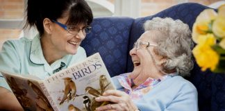 SE NECESITA CUIDADORA DE ADULTA MAYOR, JORNADA COMPLETA INGRESO VIERNES 9HS HASTA JUEVES 9HS. cuidadora de anciana cuidadora domiciliaria cuidadora de adulta mayor home care elderly woman caregiver cuidadora interna cuidadora con cama adentro