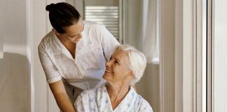 SE SOLICITA CUIDADORA ADULTOS MAYORES INTERNA 5 DÍAS A LA SEMANA, CON O SIN ESTUDIOS SECUNDARIOS. TRABAJO EN BLANCO elderly caregiver cuidadora de adultos mayores cuidadora domiciliaria home care gerocultora auxiliar geriatrico geriatric assistant geroculturist