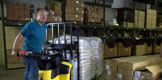 SE REQUIERE EMPLEADO DE ALMACÉN PARA TRABAJAR TURNO TARDE, JORNADA PART TIME empleado de almacen warehouse operator personal masculino male employee mozo de almacen