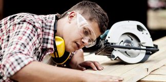 ESTAMOS CONTRATANDO CARPINTERO CON DISPONIBILIDAD INMEDIATA, JORNADA PART TIME O FULL TIME Carpintero con o sin experiencia Carpenter with or without experience