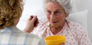 SE SOLICITA CUIDADORA PARA CUIDADO Y ACOMPAÑAMIENTO DE SEÑORA MAYOR, JORNADA COMPLETA badante della signora anziana cuidador de senhora idosa cuidadora de soñora mayor caregiver of elderly lady home care cuidadora interna