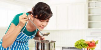 SE SOLICITA COCINERA CON CAMA PARA CASA DE FAMILIA. PERSONA RESPONSABLE, ORGANIZADA Y DE BUEN TRATO cocinera para casa de familia domestic staff cook for homestay