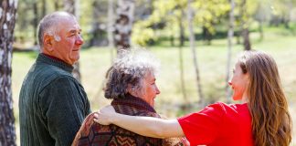 BUSCAMOS CUIDADOR/A RÉGIMEN EXTERNO/A MEDIA JORNADA (10 HORAS SEMANALES) cuidadora domiciliaria home care cuidadora de adultos mayores elderly marriage caregiver