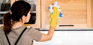 SE SOLICITA EMPLEADA DOMÉSTICA CON DISPONIBILIDAD HORARIA, SE OFRECE TRABAJO EN BLANCO Y ESTABLE A LARGO PLAZO mujer limpiando empleada domestica empleada del hogar limpieza y cuidado de niños en casa de familia woman cleaning maid housemaid cleaning and caring for children in family home