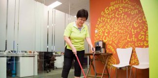 SE SOLICITA EMPLEADAS/OS PARA LIMPIEZA EN ESCUELA Y EN EDIFICIOS, PRESENTARSE CON CV EN MANO personal Para Limpieza en Escuela y en Edificios staff for cleaning in schools and buildings janitors limpiadores limpiadoras