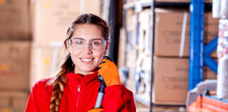 SELECCIONAMOS EMPLEADA PARA LIMPIEZA DE FABRICA Y OFICINAS (ENTRE 18 A 50 AÑOS DE EDAD), JORNADA COMPLETA empleada de limpieza de fabrica y oficinas factory and office cleaning employee limpiadoras cleaning lady