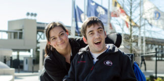 SE REQUIERE CUIDADORA Y/O AUXILIAR DE ENFERMERÍA PARA ASISTIR A PACIENTE JOVEN, TURNOS FIN DE SEMANA Personal Assistance Services Caregiver with young adult that is in a power chair Cuidadora Auxiliar de Enfermería caregiver for young patient