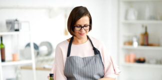 SE SOLICITA EMPLEADA PARA TAREAS GENERALES Y COCINA EN CASA DE FAMILIA, JORNADA COMPLETA SIN RETIRO ama de casa cocinando señora para cocina en casa de familia housewife cooking lady for kitchen in family home