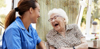 SE NECESITA CUIDADORA Y/O CUIDADOR DOMICILIARIO PARA EL CUIDADO DE ADULTOS MAYORES, JORNADA COMPLETA cuidadoras domiciliarias health asistant