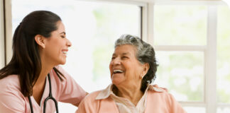 SE BUSCA SEÑORA/SEÑORITA PARA CUIDADO DE PERSONA MAYOR CON RETIRO, CON DISPONIBILIDAD HORARIA cuidadora elderly caregiver