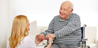 SE SOLICITAN CUIDADORAS PARA ATENCIÓN Y CUIDADO DE ADULTOS MAYORES, DISPONIBILIDAD INMEDIATA cuidadora health asistant