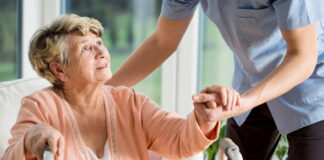 SE SOLICITAN CUIDADORAS/ES PARA ATENCIÓN Y CUIDADO DE ADULTOS MAYORES, TRABAJO A TURNOS cuidadores de adultos mayores health asistant