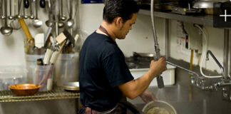 SE REQUIERE PILERO/A Y EMPLEADA/O DE LIMPIEZA PARA RESTAURANTE, JORNADA PARCIAL lavaplatos dishwasher