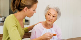 SE SOLICITA CUIDADORAS/ES PARA ASISTENCIA DE ADULTOS MAYORES, TRABAJO A TURNOS HORARIO A CONVENIR anziana badante cuidadora de adultos mayores elderly caregiver gerocultora auxiliar geriatrico cuidadora domiciliaria
