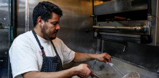 SE SOLICITAN COCINEROS Y SALONEROS PARA IMPORTANTE RESTAURANTE, JORNADA COMPLETA cocinero ktichener