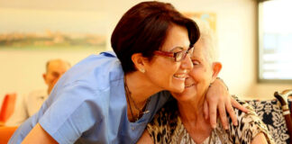 SE NECESITA CUIDADORA PARA ATENCIÓN Y CUIDADO DE ADULTO MAYOR, JORNADA COMPLETA cuidadora domiciliaria home care cuidadora de adulto mayor gerocultora caregiver home caregiver caregiver for the elderly cuidadora