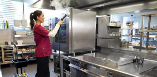 SE SOLICITAN EMPLEADAS/OS DE LIMPIEZA PARA ÁREAS PUBLICAS Y COCINAS DE HOTEL, JORNADA PART TIME limpieza cleaning in kticher