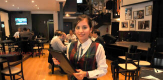 SE NECESITAN CAMAREROS/AS MEDIO TIEMPO SÁBADOS Y DOMINGOS, MÍNIMA EXPERIENCIA (5 VACANTES) camarera camarero personal para resto bar restaurant staff