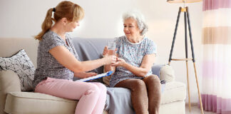 SE NECESITA CUIDADORAS/ES DOMICILIARIOS, TRABAJO A TURNOS. COMIENZO INMEDIATO cuidadora de adulta mayor caregiver