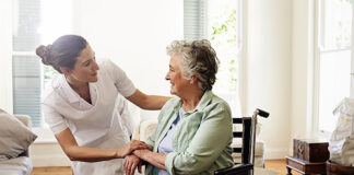 SE NECESITA CUIDADORA/ENFERMERA CON DORMIDA PARA CUIDADO Y ATENCIÓN DE ADULTA MAYOR cuidadora domiciliarias caregiver