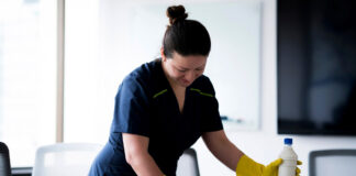 SE SOLICITA MISCELÁNEA PARA LIMPIEZA Y DESINFECCIÓN EN IMPORTANTE EMPRESA, TIEMPO COMPLETO empleada de limpieza cleaning woman