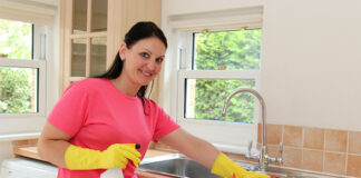 SE BUSCA EMPLEADA DE LIMPIEZA CON DORMIDA EN CASA DE FAMILIA, COMIENZO INMEDIATO empleada domestica cleaning