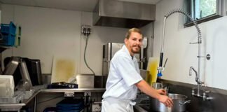 SE NECESITA COCINERO/ENCARGADO DE LIMPIEZA PARA EMPRESA CONSTRUCTORA, TIEMPO PARCIAL empleado de limpieza para empresa constructora personal masculino para limpieza y cocina male staff