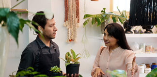 SE SOLICITA EMPLEADO/A PARA VIVERO, JORNADA PARCIAL DE LUNES A SÁBADO empleado para atencion al cliente en tienda de plantas employee