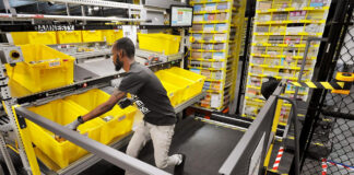 SOLICITAMOS TRABAJADORAS/ES DE ALMACÉN PARA TAREAS DE EMPAQUETADO, ETIQUETADO Y PRODUCCIÓN EN LÍNEA DE PRODUCTOS COSMÉTICOS empleados de almacen productos cosmeticos warehouse