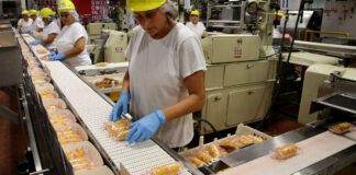 SE REQUIEREN OPERARIOS DE PRODUCCIÓN (HOMBRES Y MUJERES) PARA EMPRESA ALIMENTICIA, JORNADA COMPLETA empleados de produccion production