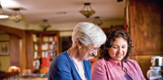 BUSCAMOS CUIDADORAS/ES DOMICILIARIOS PARA CUBRIR GUARDIAS, TRABAJO A TURNOS home care cuidadoras domiciliarios cuidadoras de adultos mayores home caregivers caregivers of older adults Caregiver Life