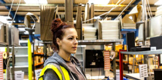 SE BUSCAN OPERARIAS/OS PARA EMPRESA LOGÍSTICA, VARIOS PUESTOS DISPONIBLES. CONTRATACIÓN EVENTUAL personal para empresa logistica moza de almacen warehouse operator female and male staff operarios
