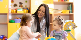 SE BUSCA NIÑERA 3 VECES POR SEMANA A LA TARDE, 3 A 4 HORAS POR DIA Babysitter niñera externa cuidadora de niños canguro nanny empleada para cuidado de niños niñera externa niñera por horas