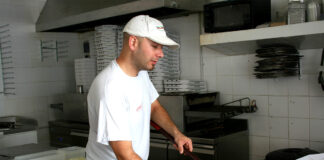 SE SOLICITA PILERO/A Y AYUDANTE DE COCINA PARA IMPORTANTE RESTAURANTE/PIZZERÍA, COMIENZO INMEDIATO ayudante de cocina kitchenner
