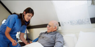 SE SOLICITAN CUIDADORES/ASISTENTES DE SALUD (AMBOS SEXOS), PARA CUIDO DE ADULTOS MAYORES cuidadora de adulto mayor elderly caregiver