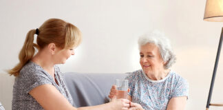 SE PRECISA GEROCULTOR/A PARA ATENCIÓN Y CUIDADO DE ADULTOS MAYORES, JORNADA COMPLETA cuidadoraa caregiver