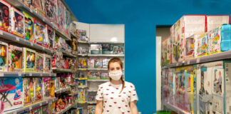 SOLICITAMOS AUXILIAR DE PUERTA PARA TIENDA. TURNOS ROTATIVOS, FINES DE SEMANA Y FERIADOS empleada para tienda
