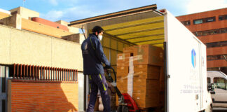 SE NECESITA AYUDANTE DE CHOFER PARA ENTREGA DE PRODUCTOS, CARGA Y DESCARGA, ALISTO Y APOYO GENERAL. TIEMPO COMPLETO ayudante de chofer driver assistant loading and unloading