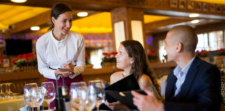 SE SOLICITA CAMARERA/O PARA RESTAURANTE, MEDIO TIEMPO FINES DE SEMANA, COMIENZO INMEDIATO camarera waitress