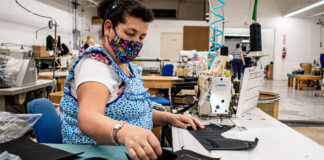 SOLICITAMOS COSTUREROS/AS PARA TRABAJAR EN FABRICA DE ROPA, INCORPORACIÓN INMEDIATA costurera en fabrica de ropa seamstress for clothings factory