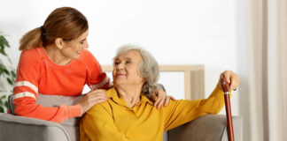 SE SOLICITAN CUIDADORAS DOMICILIARIAS PARA CUBRIR GUARDIAS EN DIFERENTES ZONAS. TRABAJO A TURNOS cuidadora-de-adulta-mayooor-caregivess